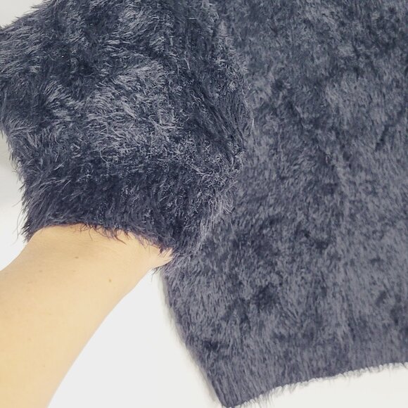 AKA Women's Black Shaggy Soft Vegan Fur Pullover Sweater Stretch Comfy Size 14 - Picture 4 of 9